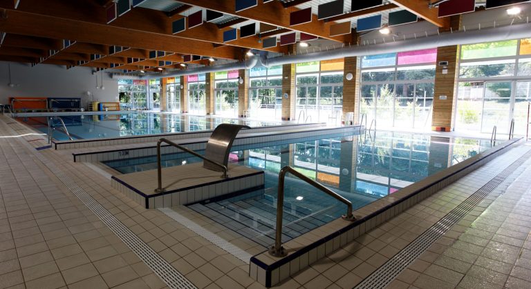 piscine-lepuy-1375x750-1