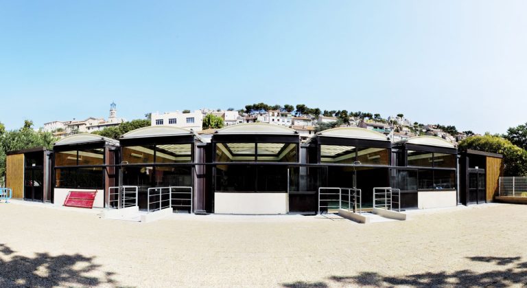 piscine-les-pennes-canetons-1375x750-2