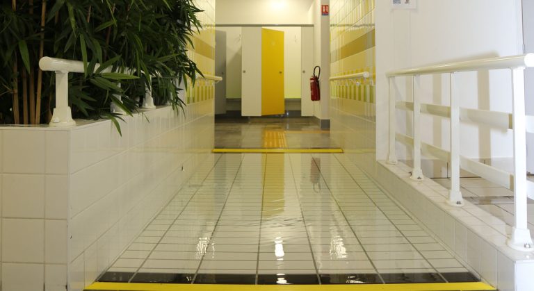 piscine-lespennes-jas-de-rhodes-1375x750-7